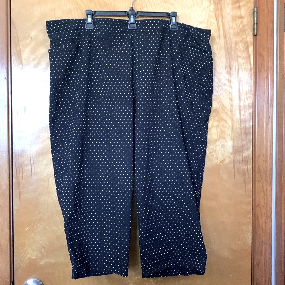 EUC George Women’s Plus Polka Dot Capris Size 4x 24/26
